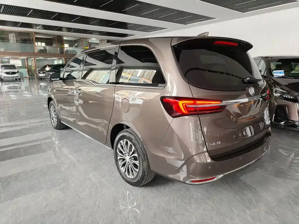 Buick GL8 2024 из CN, фото 2