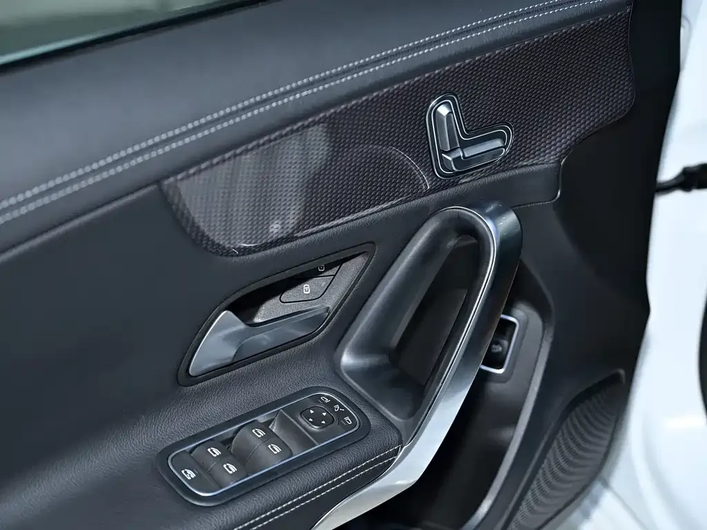 Mercedes-Benz A-Class 2023 из CN, фото 8