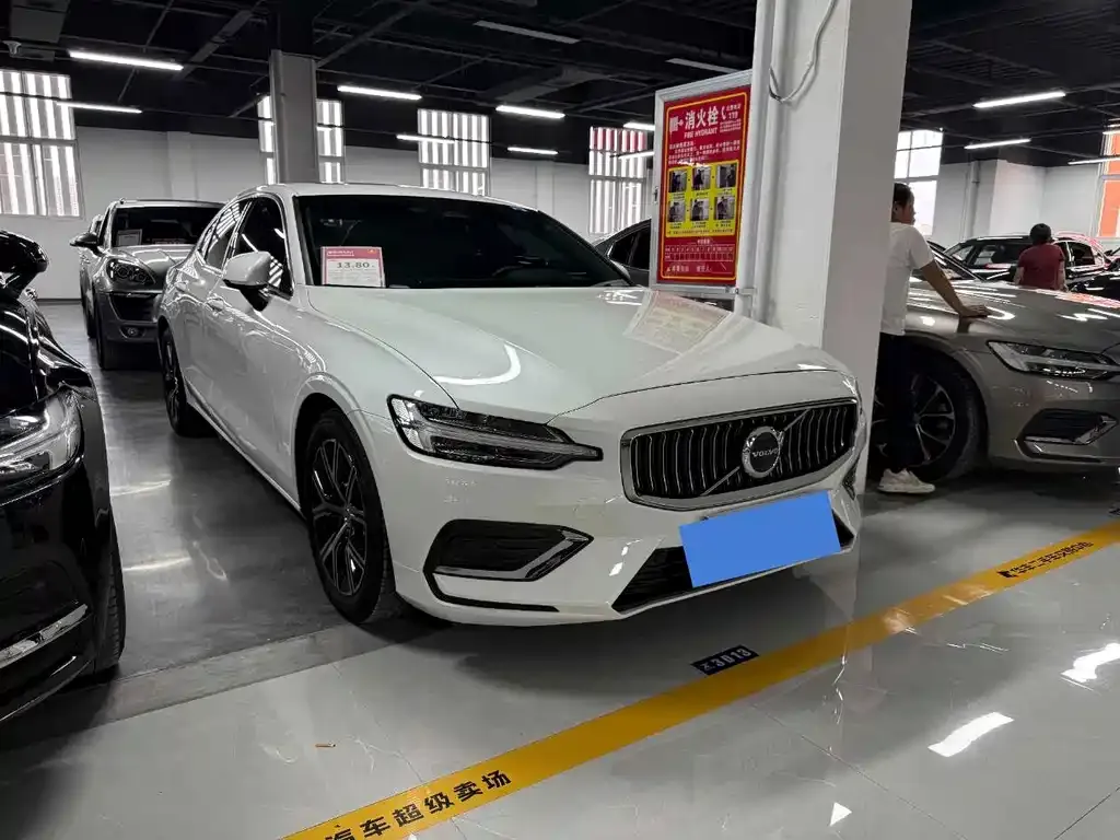 Volvo S60 2024 из CN, фото 2