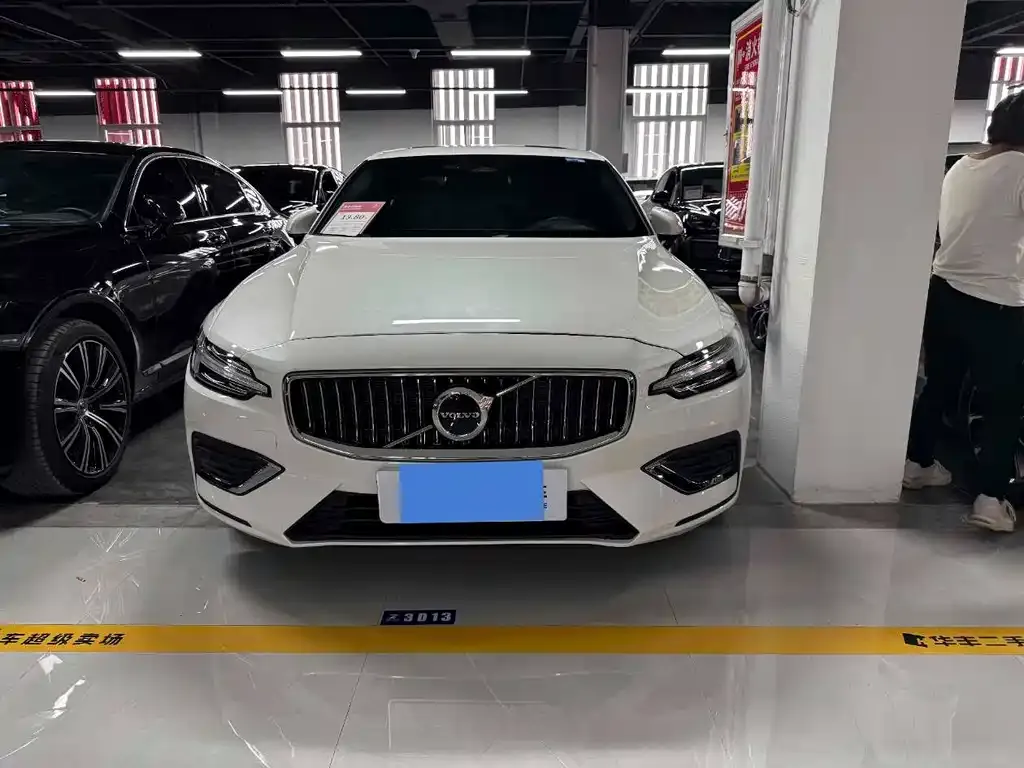 Volvo S60 2024 из CN, фото 3