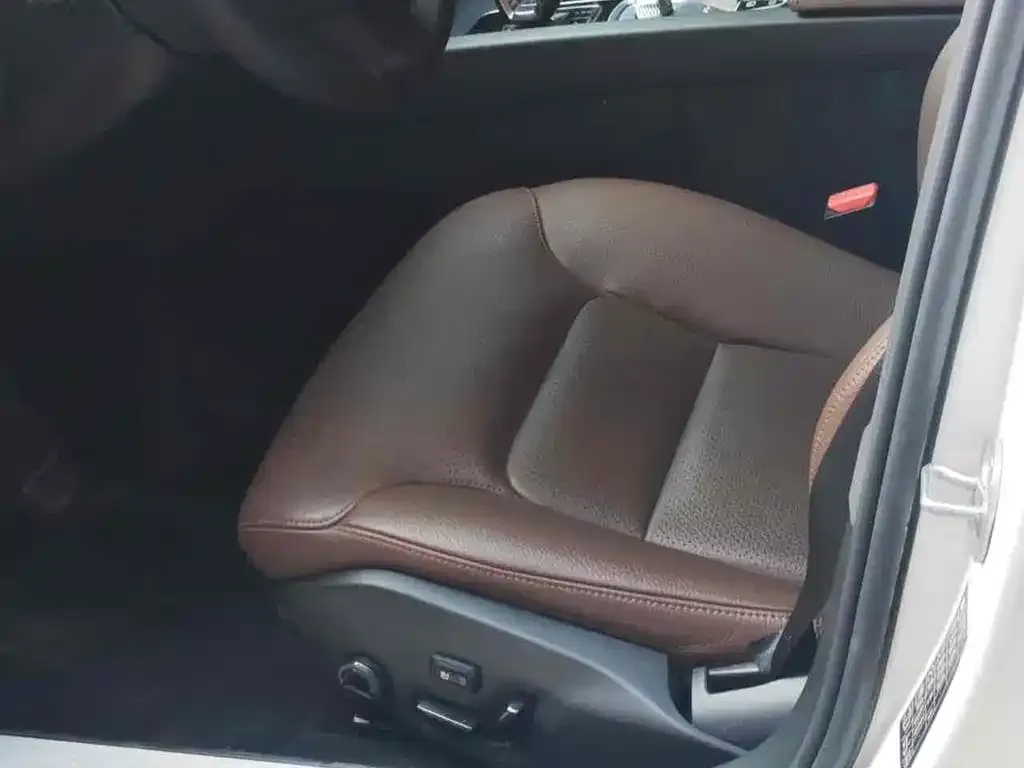 Volvo S60 2024 из CN, фото 4