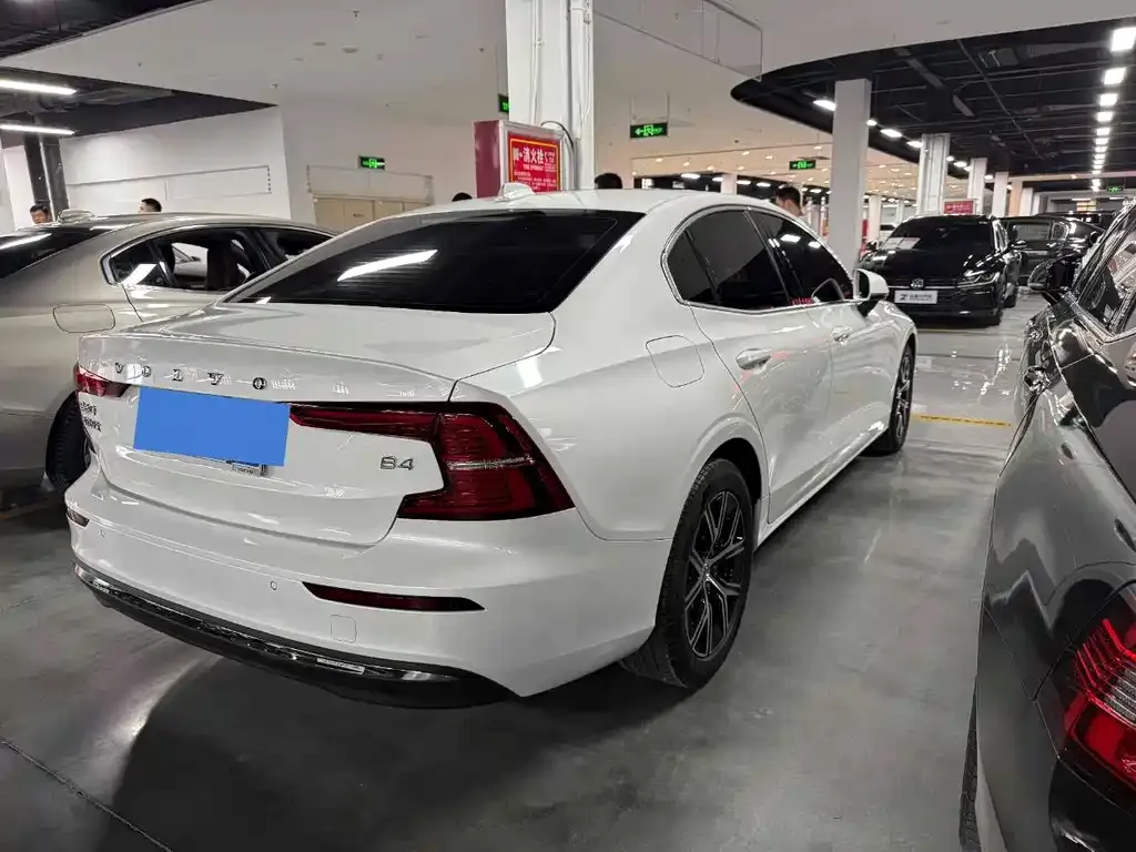 Volvo S60 2024 из CN, фото 7