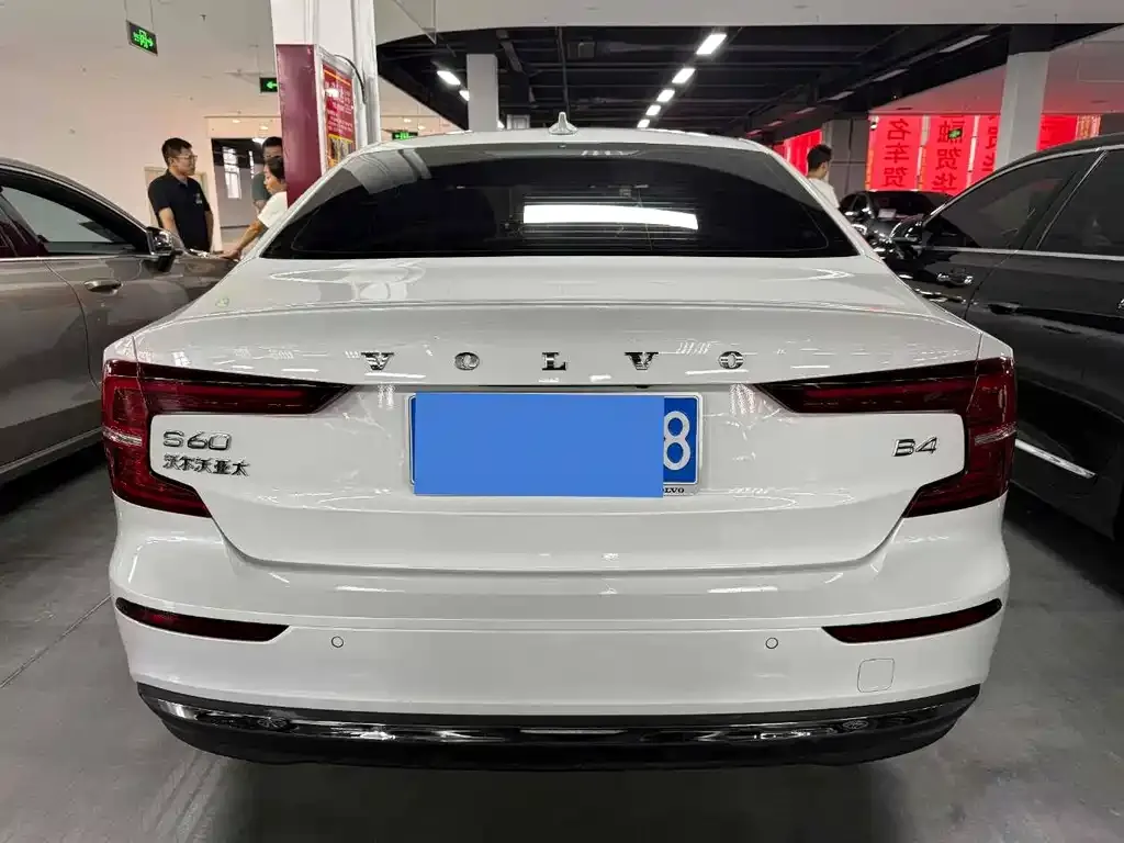 Volvo S60 2024 из CN, фото 8