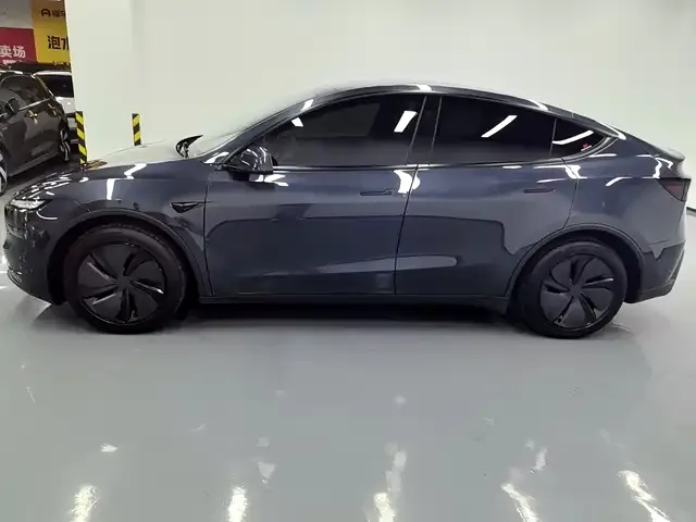 Tesla Model Y — фото 5