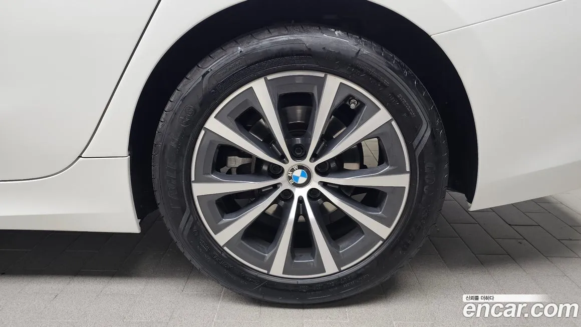 BMW 3-Series 2023 из KR, фото 5
