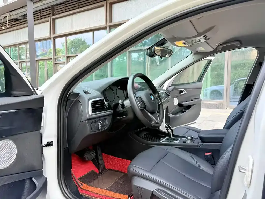 BMW 1 Series 2021 из CN, фото 4