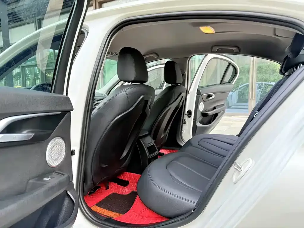 BMW 1 Series 2021 из CN, фото 6