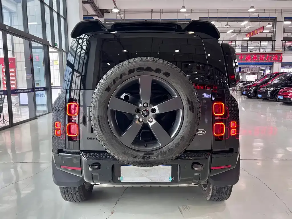 Land Rover Defender — фото 8