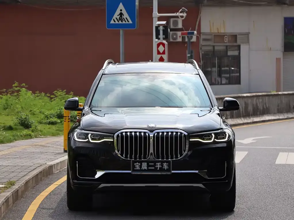 BMW X7 — фото 2