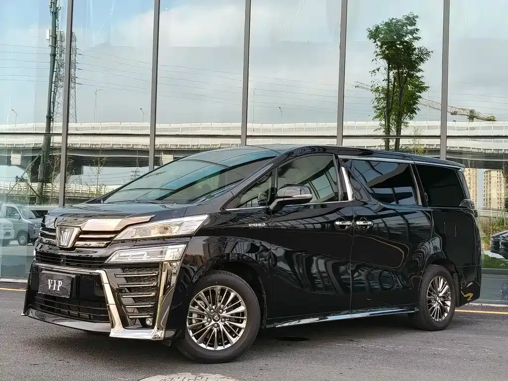 Toyota Vellfire — фото 1