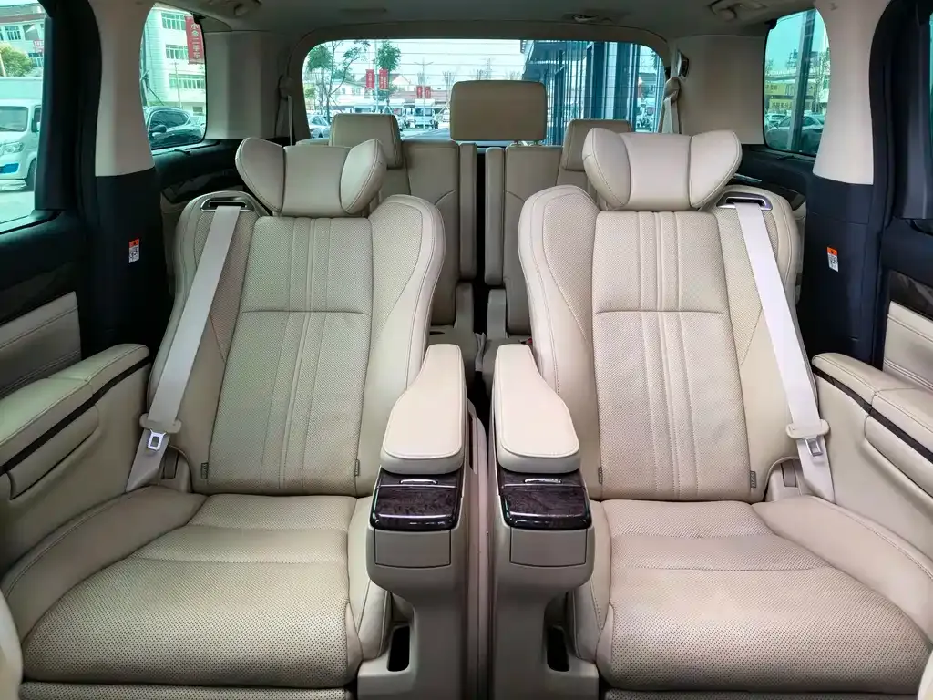 Toyota Vellfire — фото 10