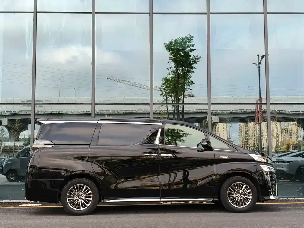 Toyota Vellfire — фото 3