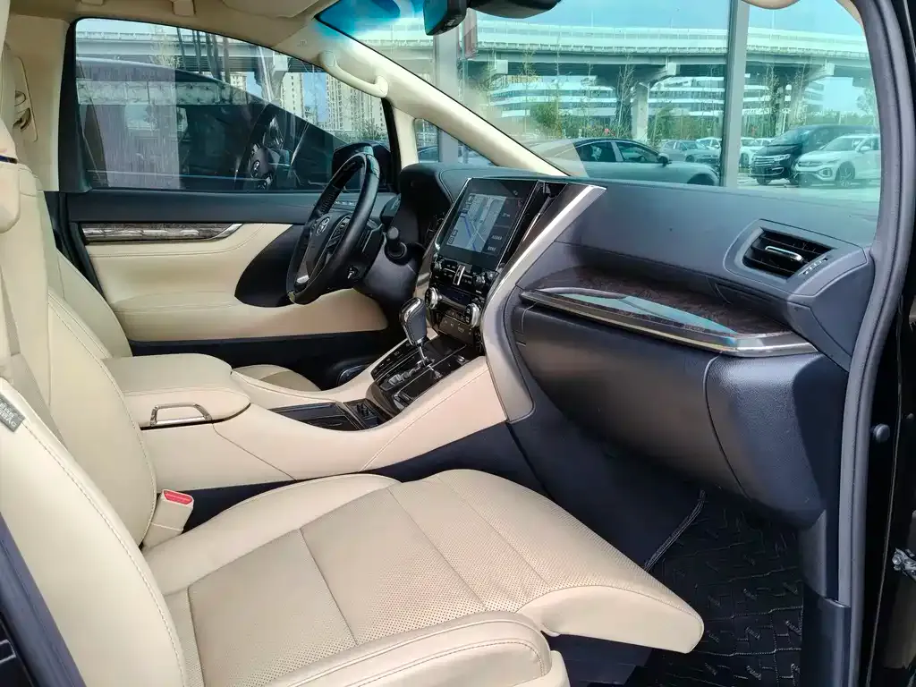 Toyota Vellfire — фото 5