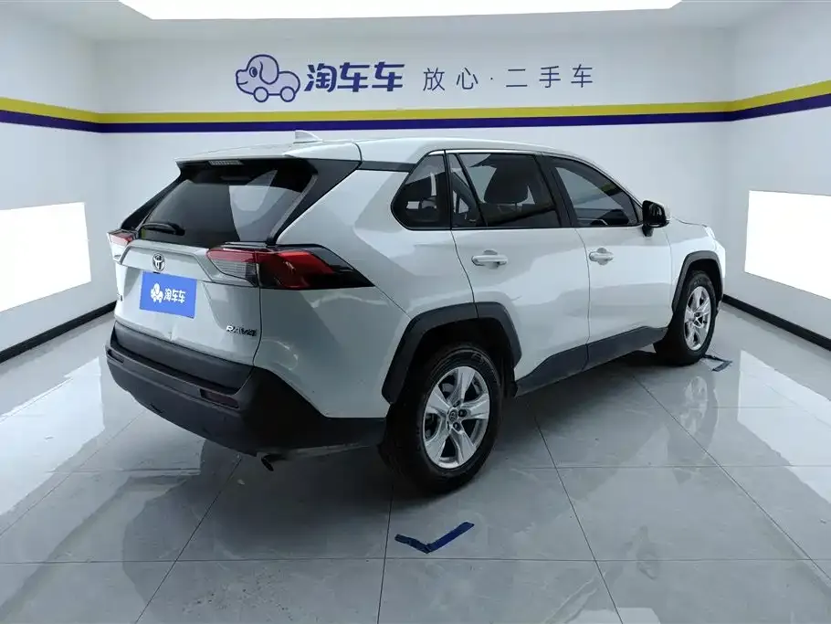 Toyota RAV4 — фото 3
