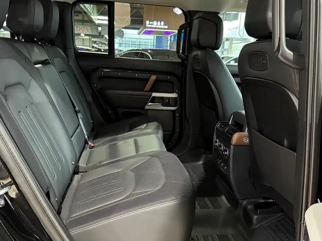 Land Rover Defender — фото 10