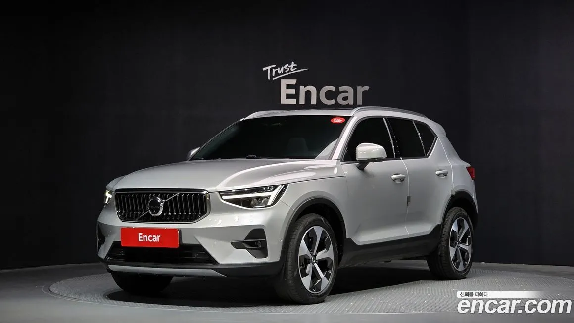 Volvo XC40 — фото 1