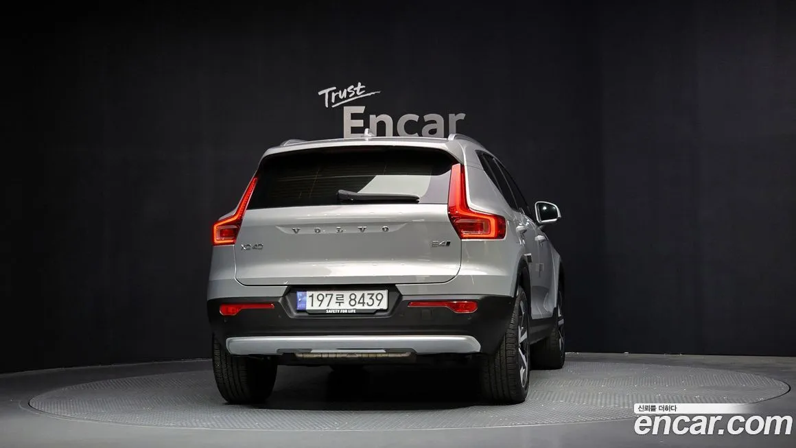 Volvo XC40 — фото 4