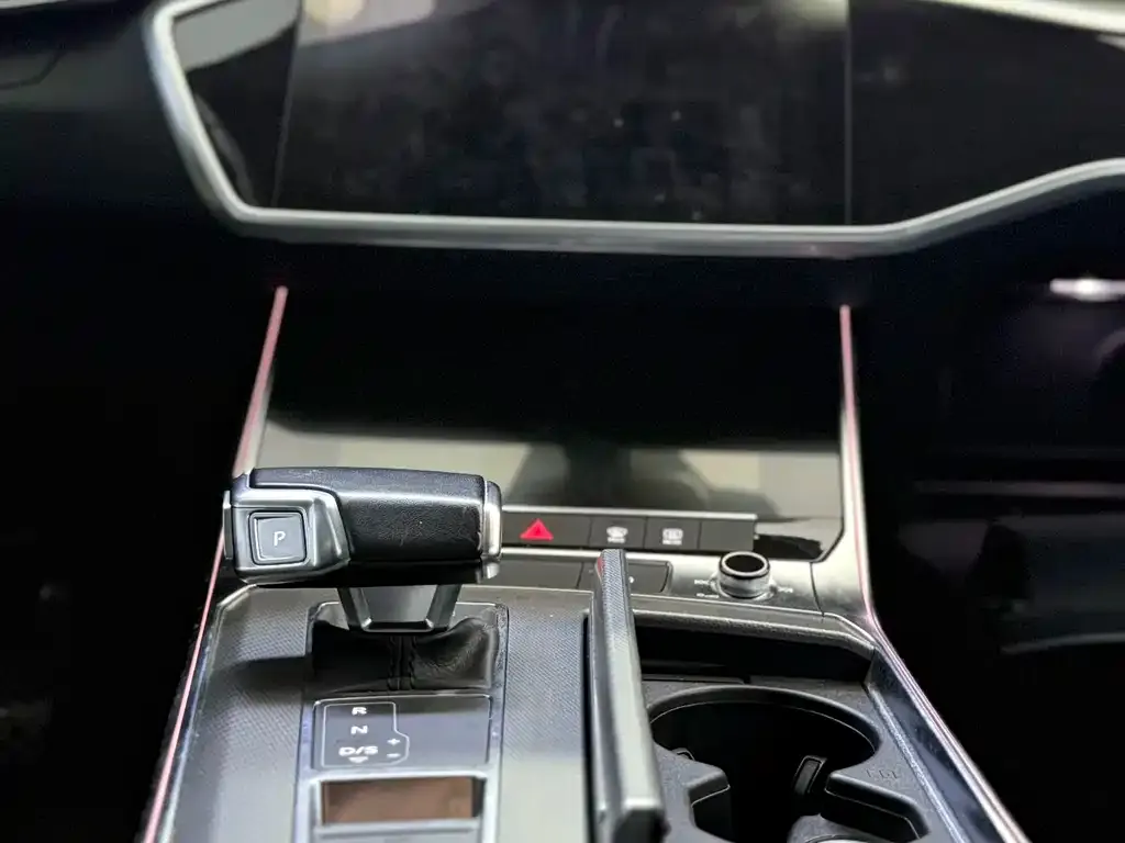 Audi A7 2021 из CN, фото 7