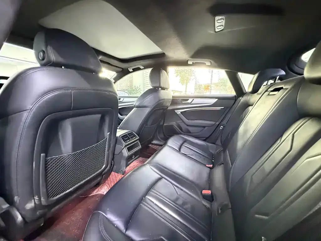 Audi A7 2021 из CN, фото 8