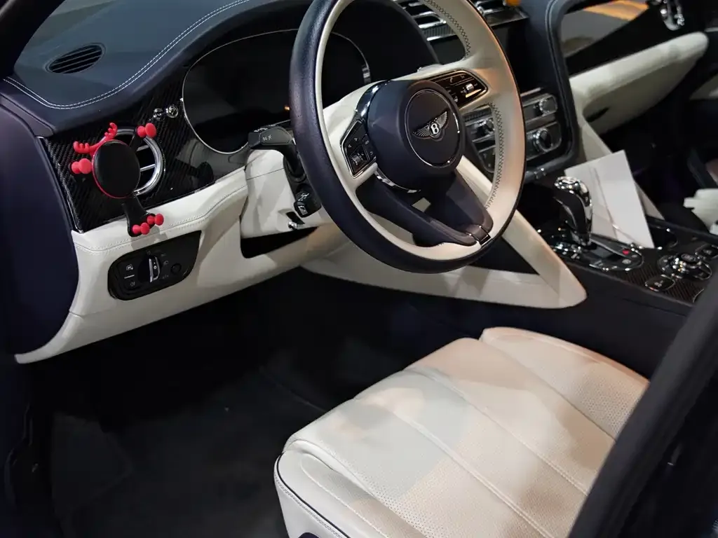 Bentley Bentayga 2022 из CN, фото 6