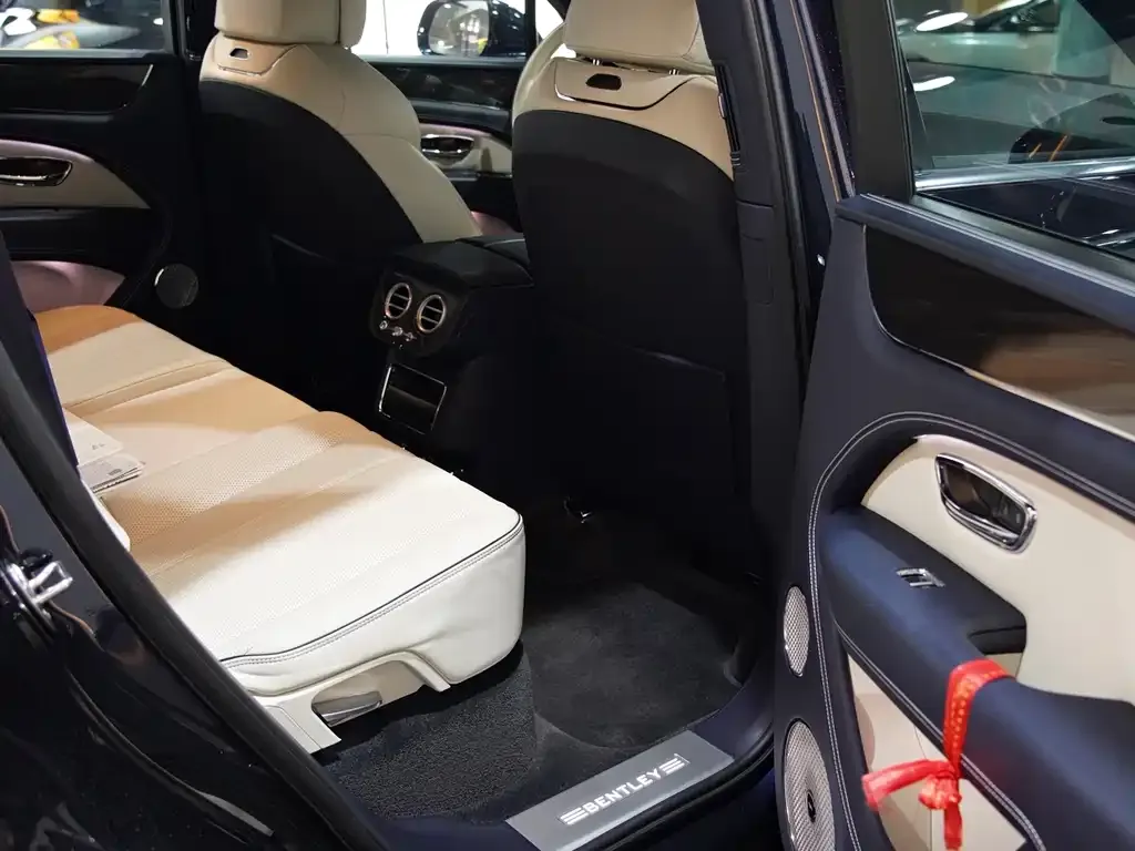 Bentley Bentayga 2022 из CN, фото 7