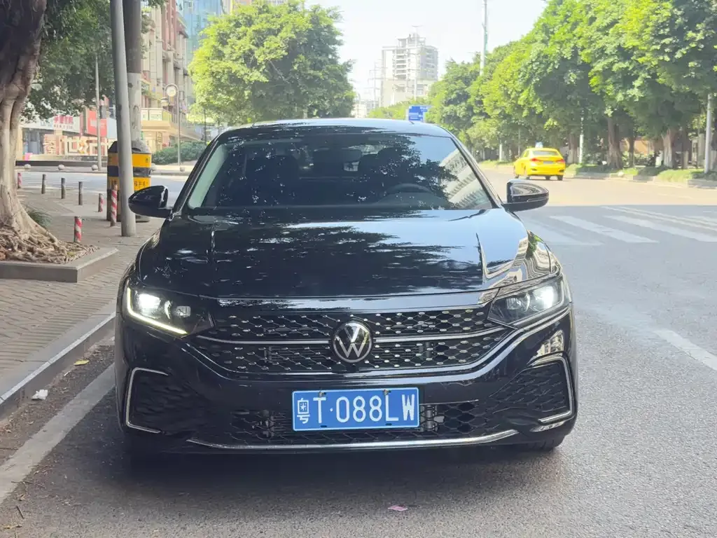 Volkswagen Passat — фото 1