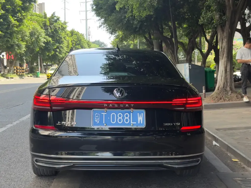 Volkswagen Passat — фото 6