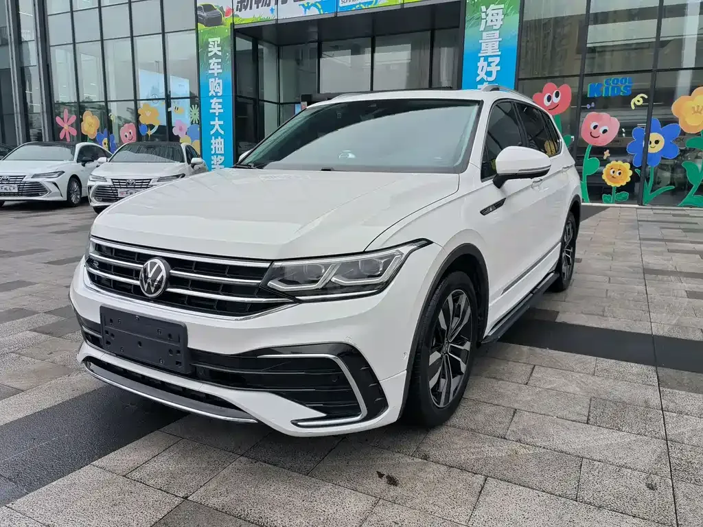 Volkswagen Tiguan L — фото 2