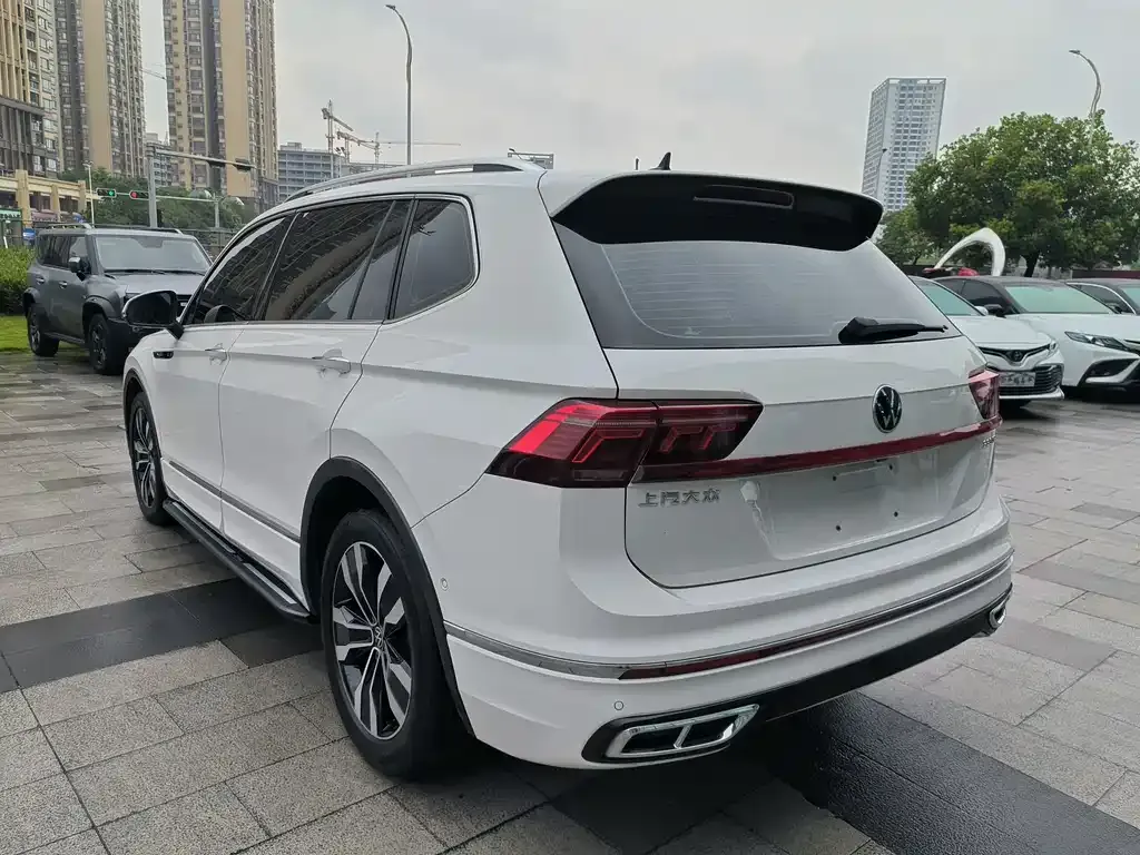 Volkswagen Tiguan L — фото 4