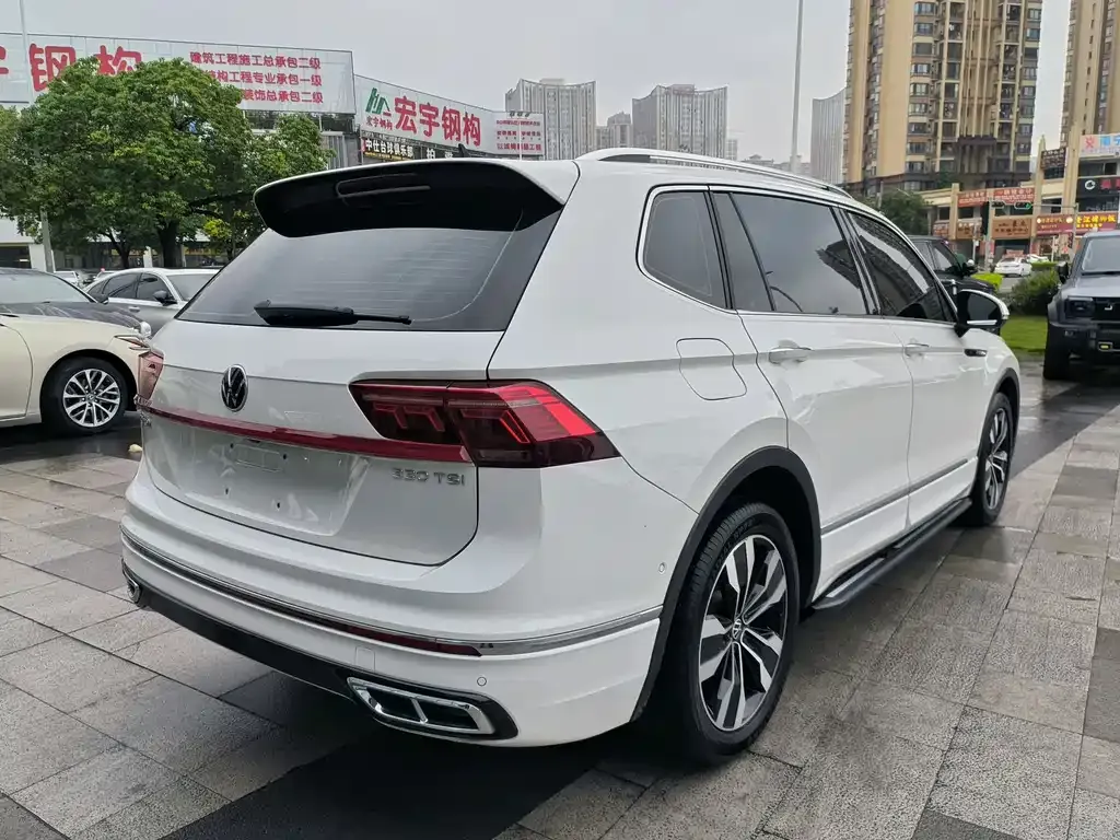 Volkswagen Tiguan L — фото 6