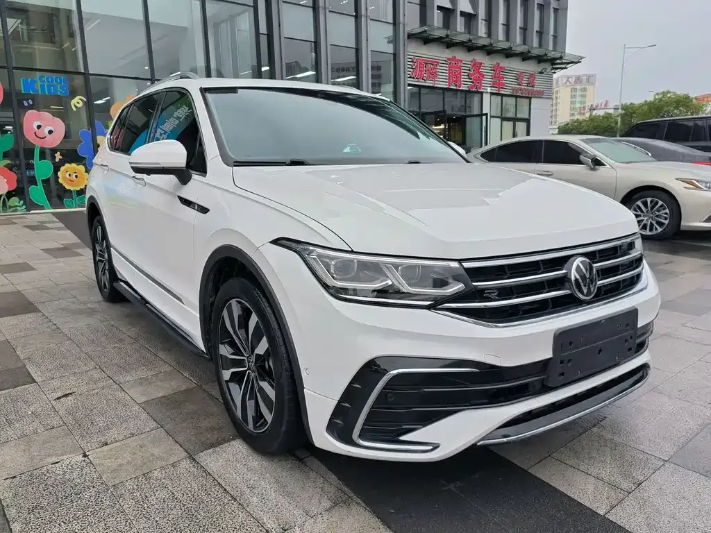 Volkswagen Tiguan L — фото 7