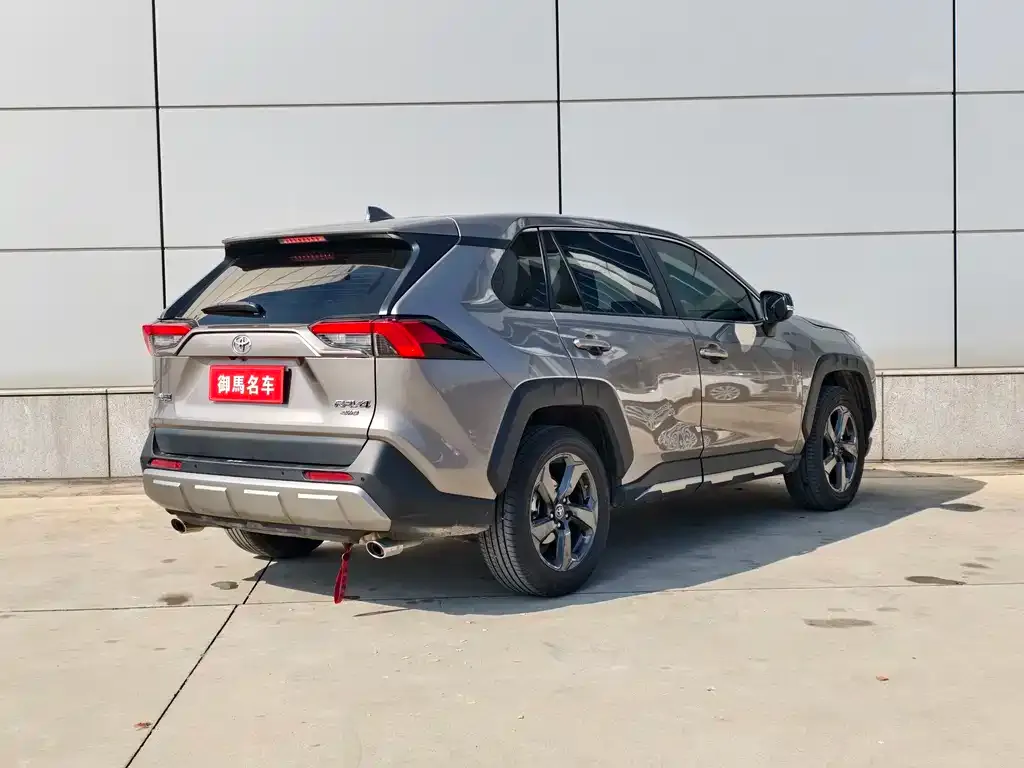 Toyota RAV4 — фото 2