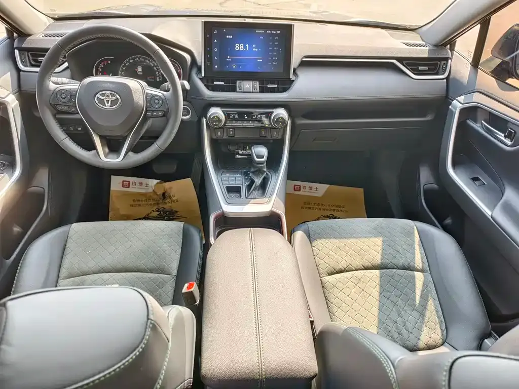 Toyota RAV4 — фото 6