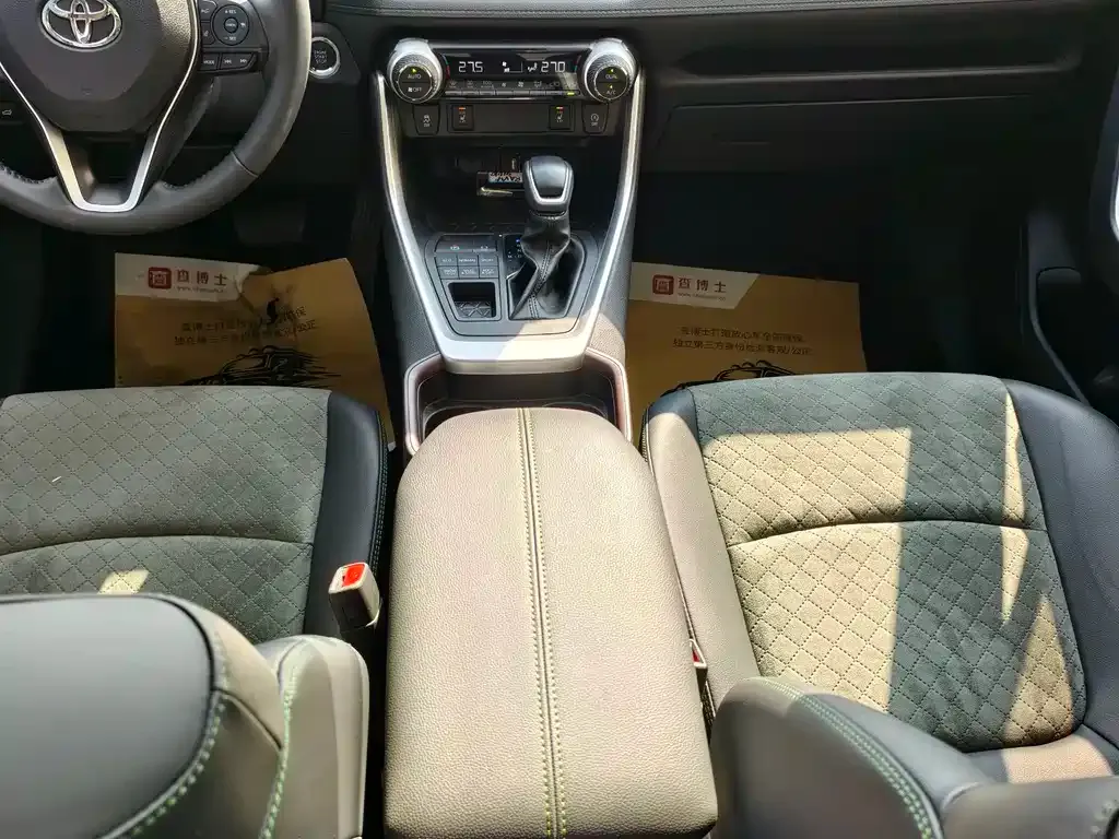 Toyota RAV4 — фото 7