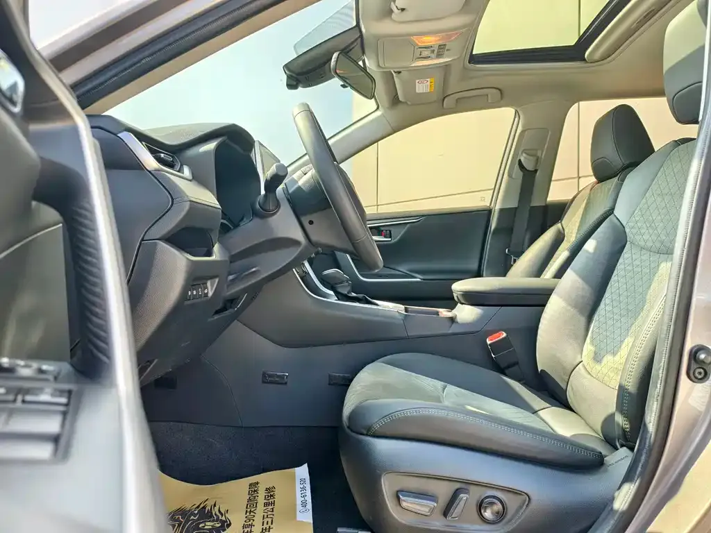 Toyota RAV4 — фото 9