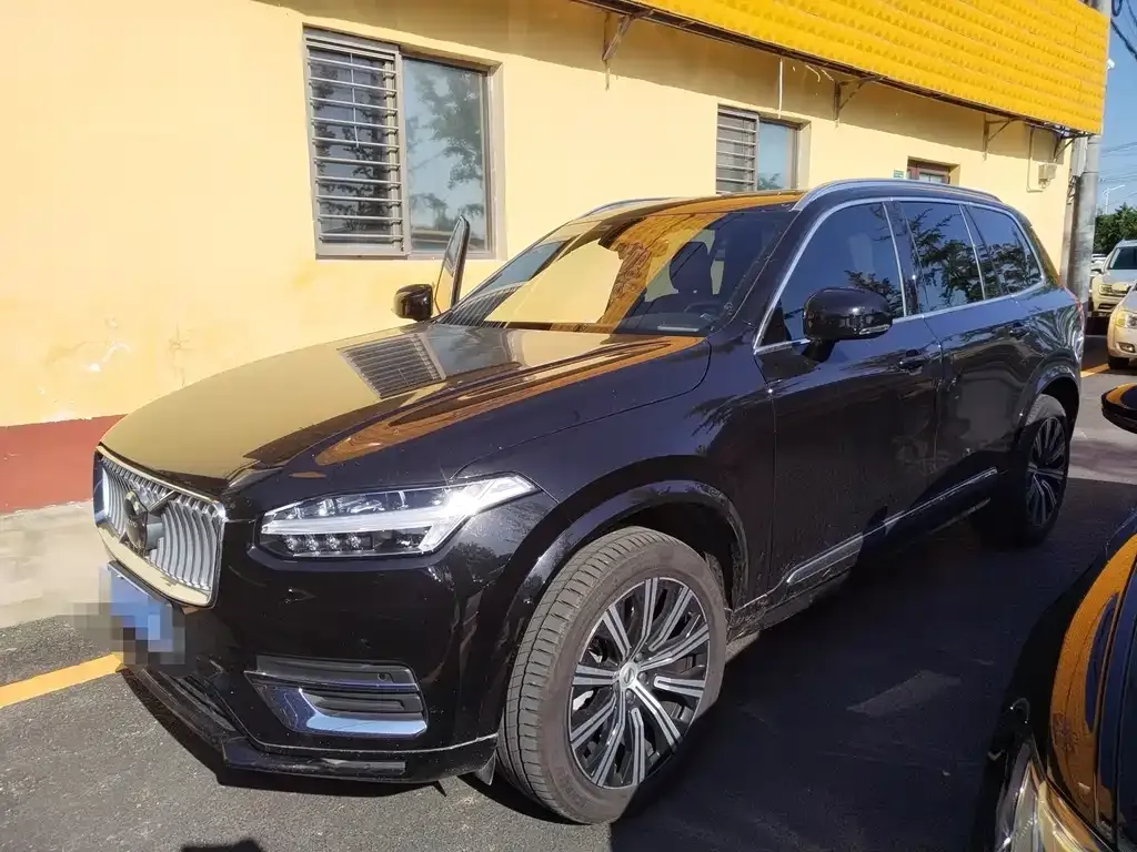 Volvo XC90 — фото 1