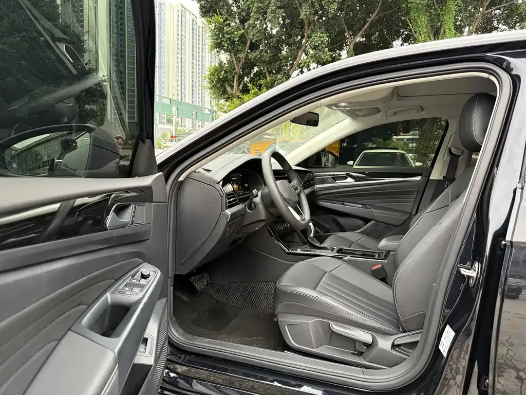 Volkswagen Passat 2024 из CN, фото 4