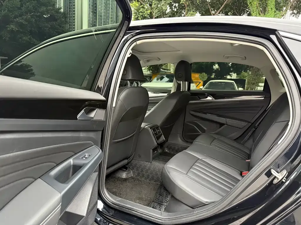 Volkswagen Passat 2024 из CN, фото 5