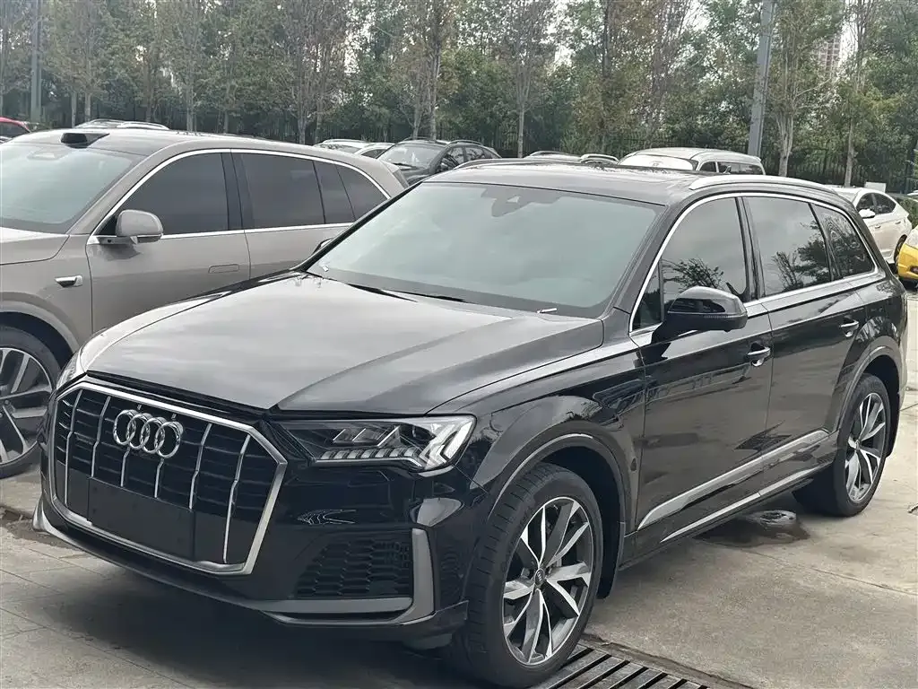 Audi Q7 2024 из CN, фото 1