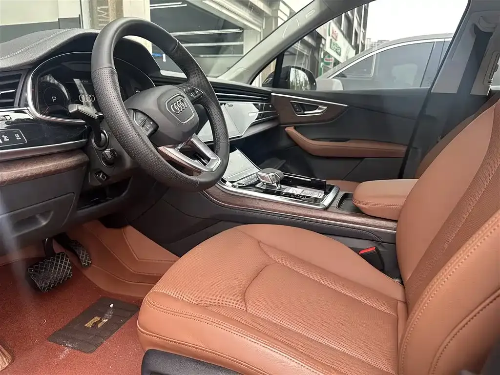 Audi Q7 2024 из CN, фото 2