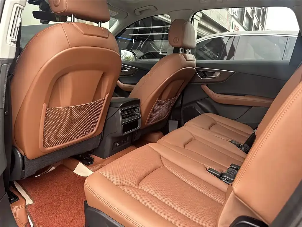 Audi Q7 2024 из CN, фото 3