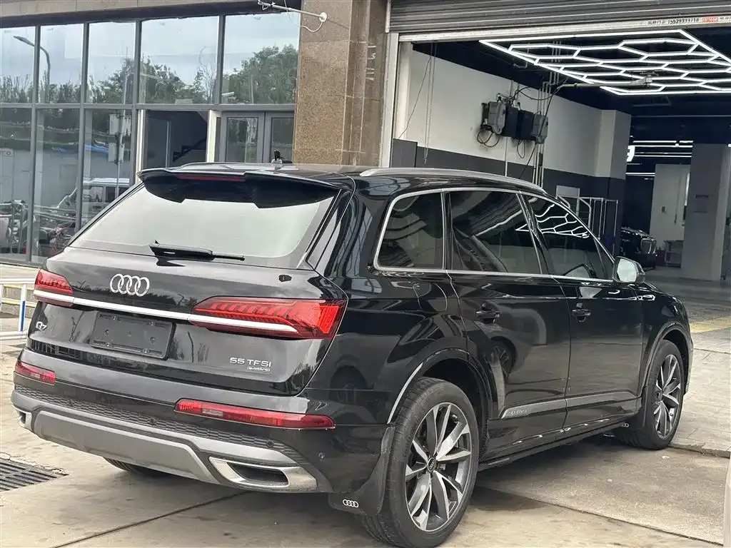Audi Q7 2024 из CN, фото 4