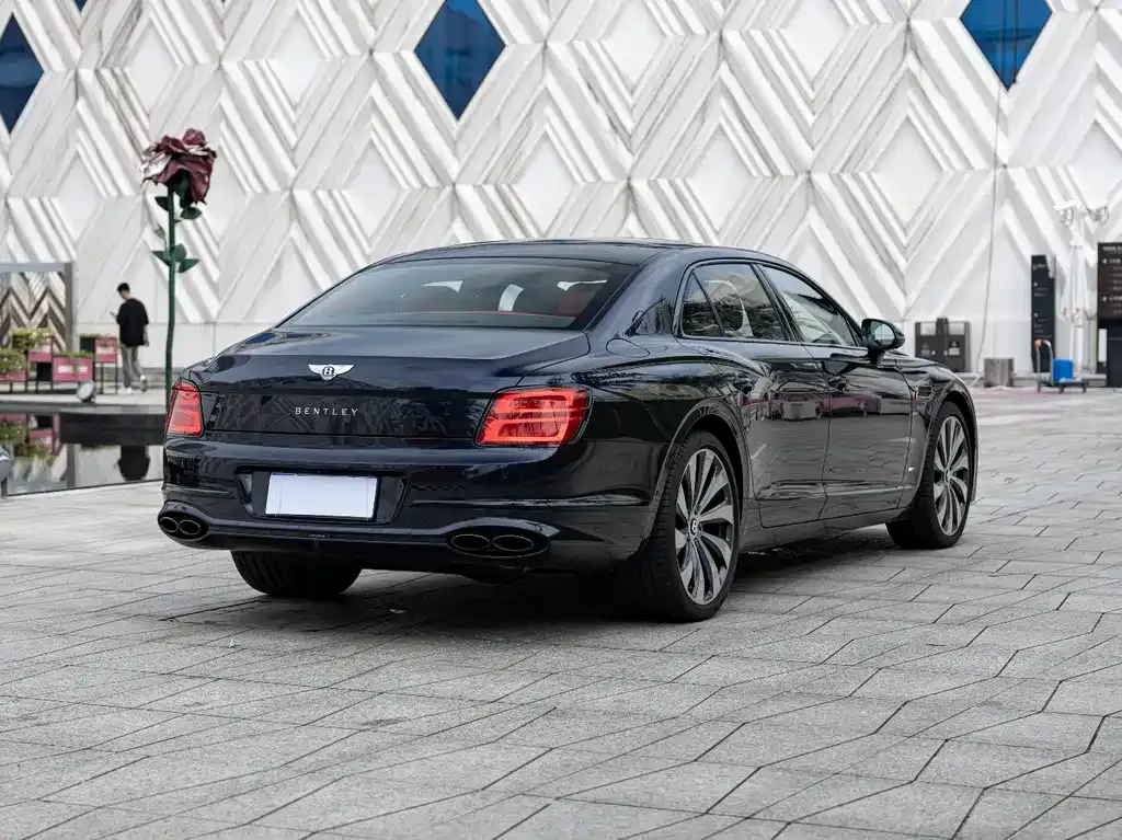 Bentley Flying Spur 2024 из CN, фото 4