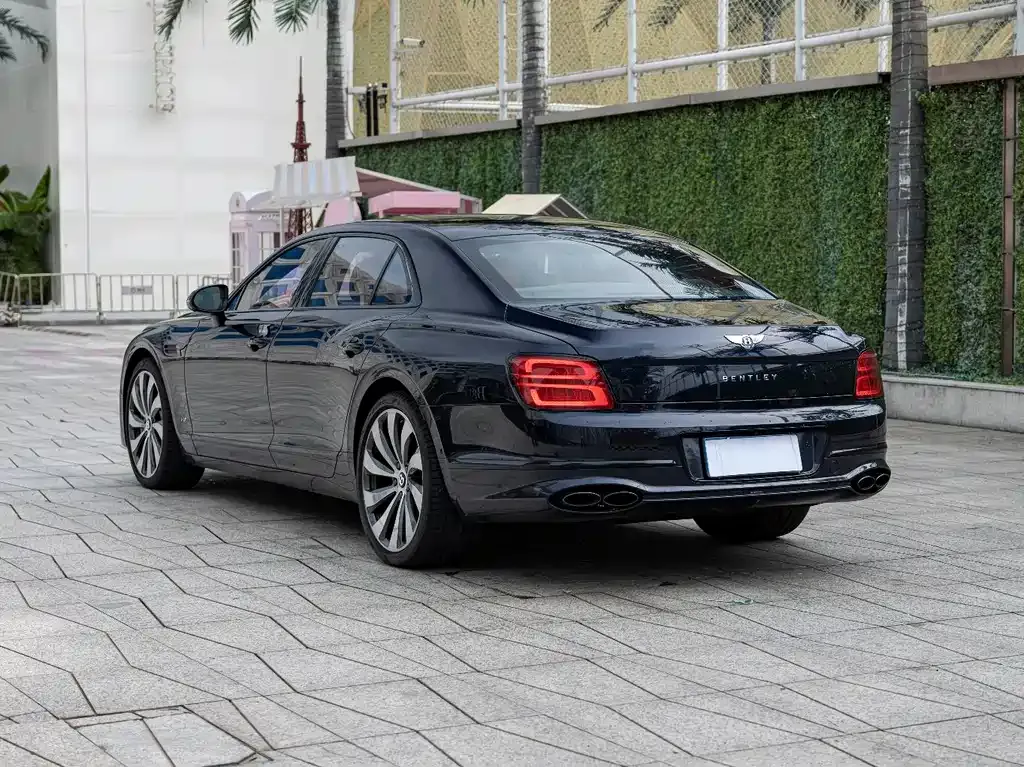 Bentley Flying Spur 2024 из CN, фото 6