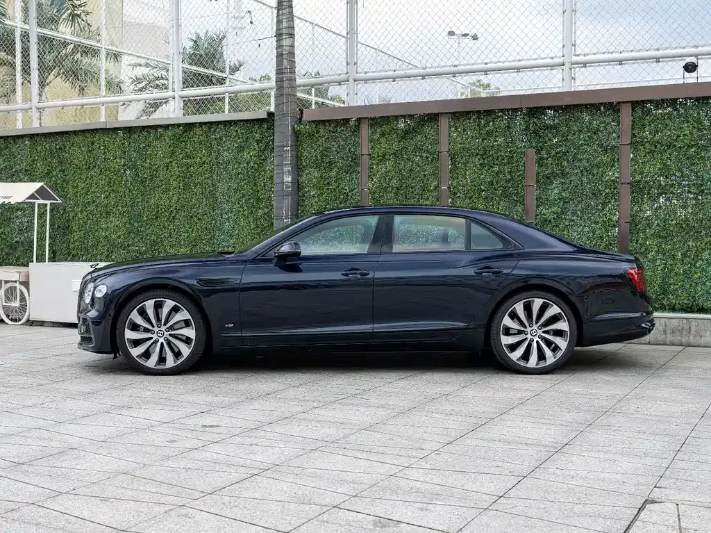 Bentley Flying Spur 2024 из CN, фото 7