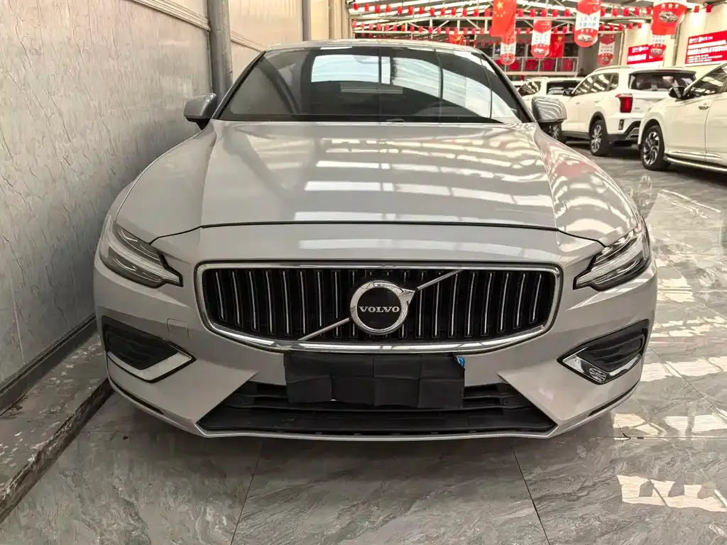 Volvo S60 — фото 2