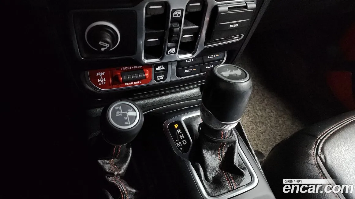 Jeep Wrangler — фото 9