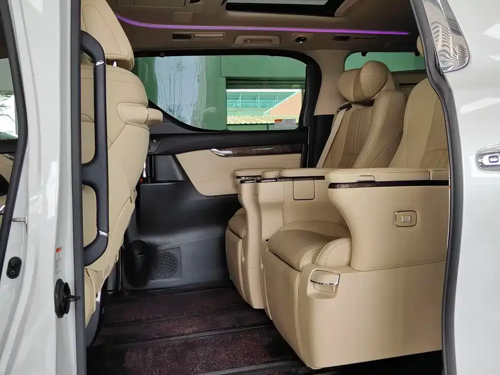Toyota Vellfire 2021 из CN, фото 4