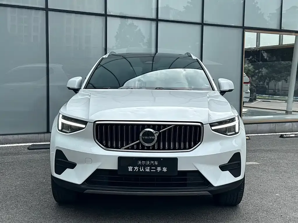 Volvo XC40 — фото 2