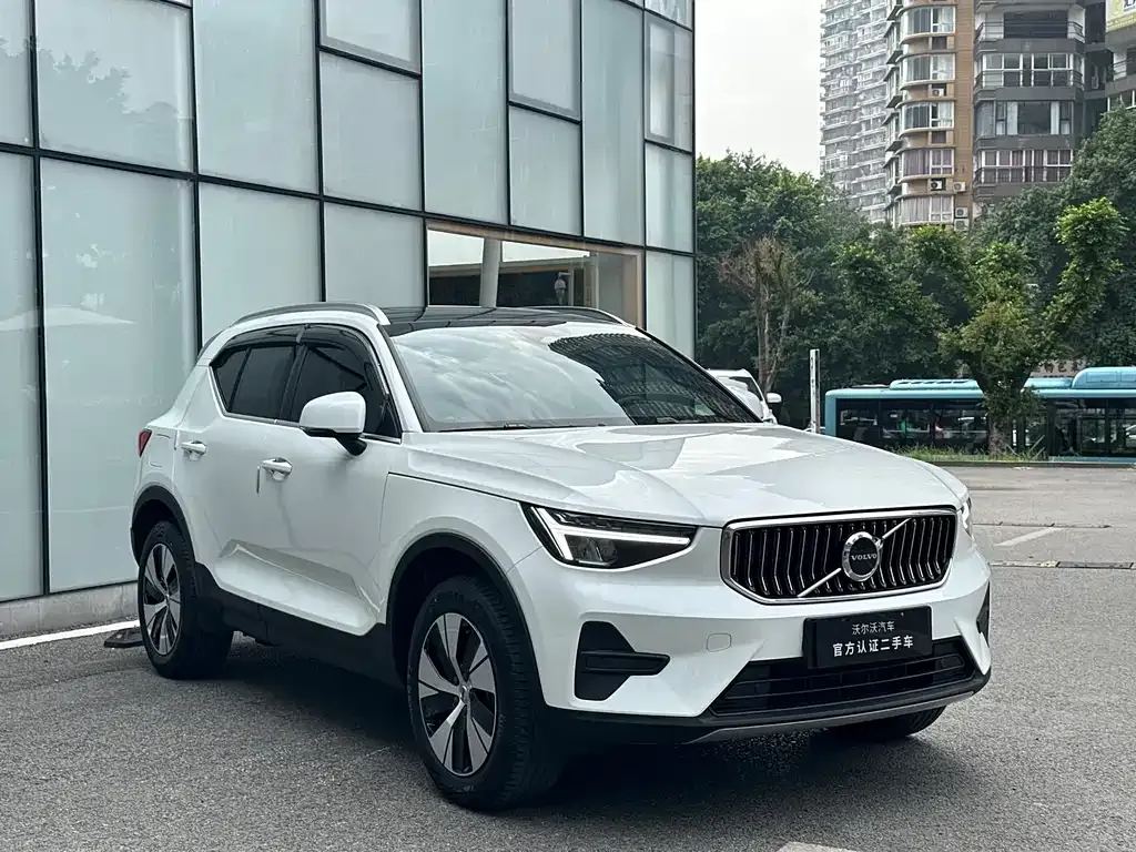 Volvo XC40 — фото 3